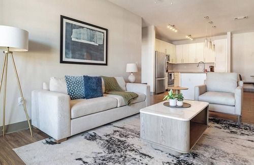 Florida Central Atlantic Coast Appartement | Landing | Spectacular 2BD, Pool, Gym