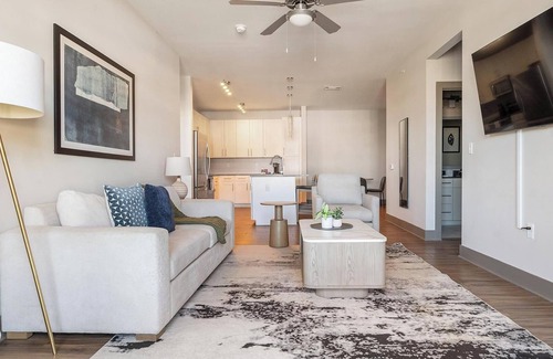 Florida Central Atlantic Coast Appartement | Landing | Spectacular 2BD, Pool, Gym