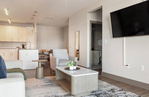 Florida Central Atlantic Coast Appartement | Landing | Spectacular 2BD, Pool, Gym