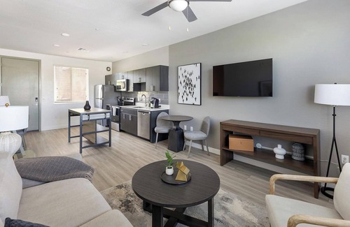 Maryvale Village Appartement | Landing | Spectacular 1BD, Pool, Gym