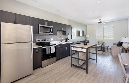 Maryvale Village Appartement | Landing | Spectacular 1BD, Pool, Gym