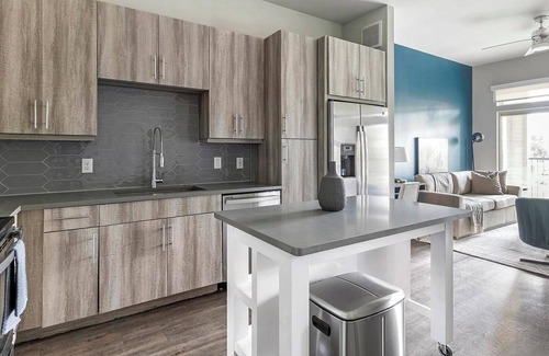 Montopolis Appartement | Landing | Spectacular 1BD, Gym, Courtyard