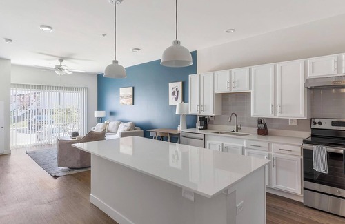 Willow Springs Appartement | Landing | Spectacular 1BD, Clubhouse, Gym