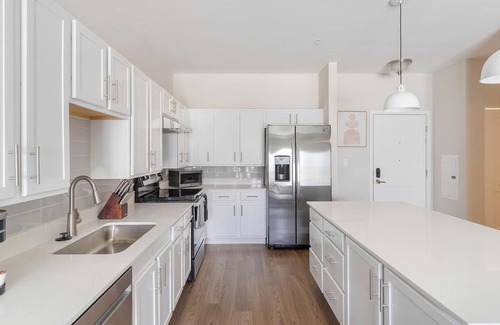 Willow Springs Appartement | Landing | Spectacular 1BD, Clubhouse, Gym