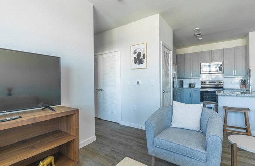 Spring Branch East Appartement | Landing | Spectacular 1BD, Pool, Courtyard