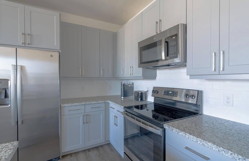Spring Branch East Appartement | Landing | Spectacular 1BD, Pool, Courtyard