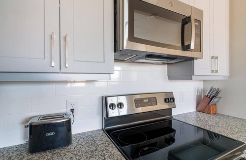 Spring Branch East Appartement | Landing | Spectacular 1BD, Pool, Courtyard