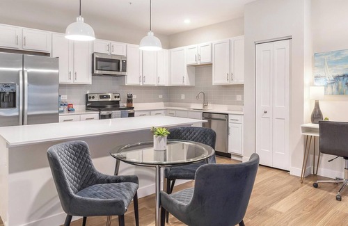 Willow Springs Appartement | Landing | Spectacular 2BD, Clubhouse, Pool