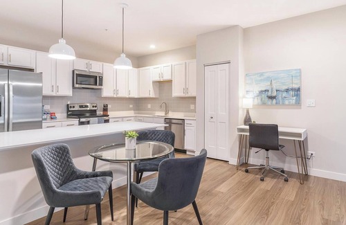 Willow Springs Appartement | Landing | Spectacular 2BD, Clubhouse, Pool