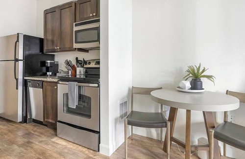 Pearl District Appartement | Landing | Spectacular Studio, Courtyard, Gym