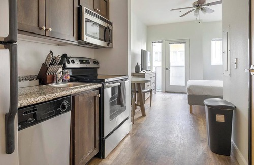 Pearl District Appartement | Landing | Spectacular Studio, Courtyard, Gym