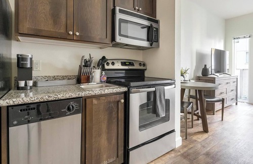 Pearl District Appartement | Landing | Spectacular Studio, Courtyard, Gym