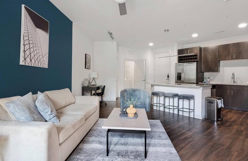 Wetmore Appartement | Landing | Spectacular 1BD, Game Room, Pool