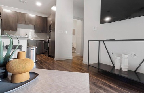 Wetmore Appartement | Landing | Spectacular 1BD, Game Room, Pool