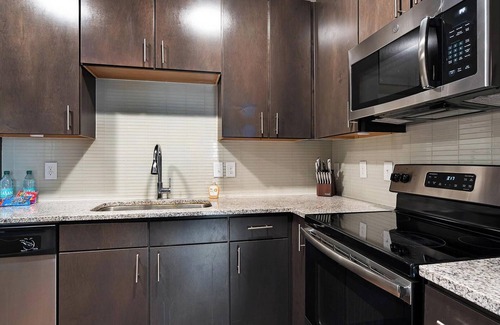 Wetmore Appartement | Landing | Spectacular 1BD, Game Room, Pool