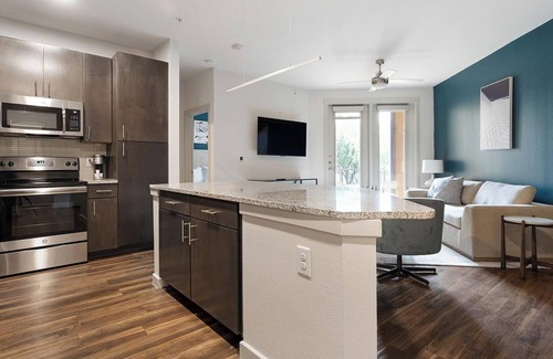 Wetmore Appartement | Landing | Spectacular 1BD, Game Room, Pool