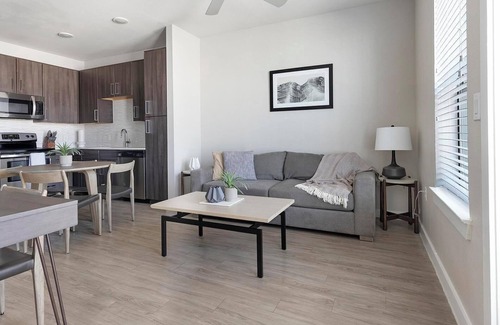Forest Crest Appartement | Landing | Stunning 1BD, Pool, Clubhouse