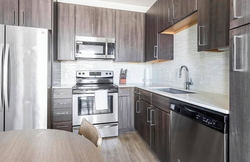 Forest Crest Appartement | Landing | Stunning 1BD, Pool, Clubhouse