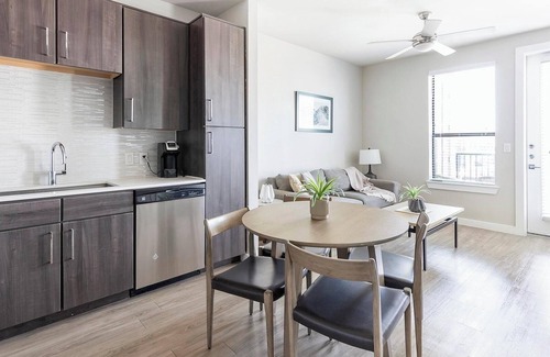 Forest Crest Appartement | Landing | Stunning 1BD, Pool, Clubhouse