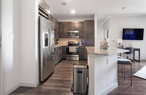 Wetmore Appartement | Landing | Stunning 1BD, Gym, Pool