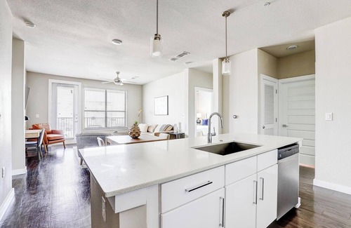 Forest Crest Appartement | Landing | Stunning 2BD, Clubhouse, Pool