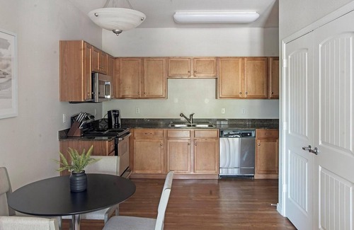 Sweetbriar Appartement | Landing | Stylish 1BD, Clubhouse, Gym