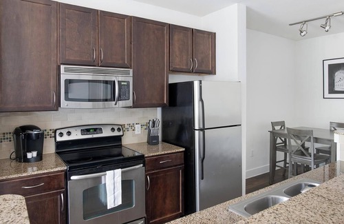 Park Central Appartement | Landing | Stylish 1BD, Pool, Gym