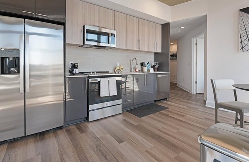 Baileys Crossroads Appartement | Landing | Stylish 2BD, Game Room, Gym