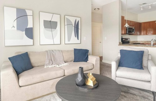 Chillum Appartement | Landing | Stylish 2BD, Pool, Courtyard