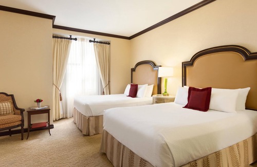 Downtown Wilmington Hôtel | Landmark Hotel Luxe Accommodations Perfect for Families -Soaking Tub -Free Wifi