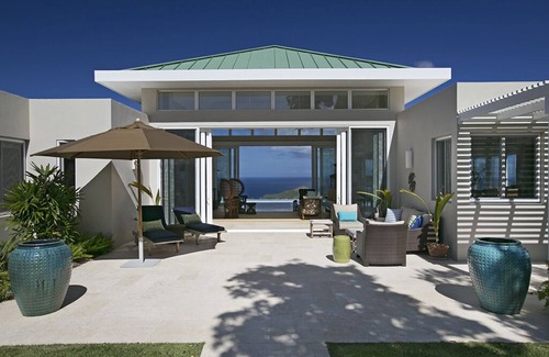 Estate Little Saint Thomas Villa | Langarra: Contemporain, domaine vierge avec 2 plages privées, vue sans fin