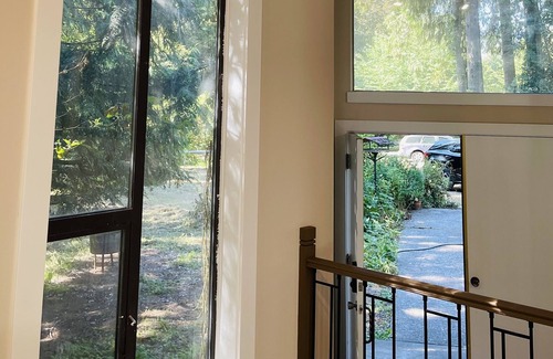 Langley Maison | Langley 2- bedroom on 9 Acre Greenbelt and River -A