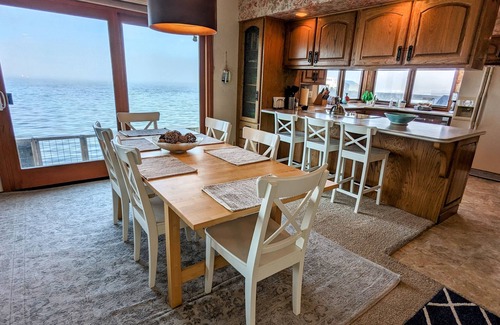 Langley Maison | Langley Beach House - 5 bedroom waterfront home in downtown Langley!