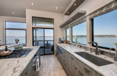 Langley Appartement | Langley Waterfront Condo by AvantStay | A+ Views