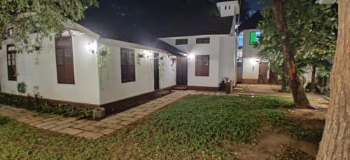 Fort Kochi Lit Et Petit-Déjeuner | Lannister Inn