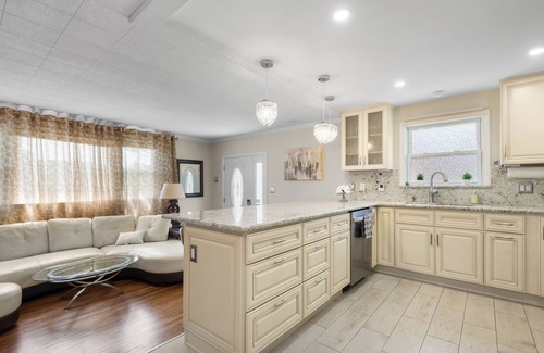 Lansdale Maison | Lansdale: Work, Rest, Explore