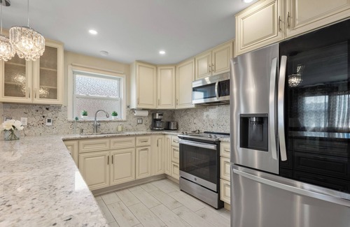 Lansdale Maison | Lansdale: Work, Rest, Explore