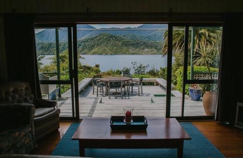 Penzance Bay Maison | Lanza Retreat - Penzance Bay, Tennyson Inlet Home