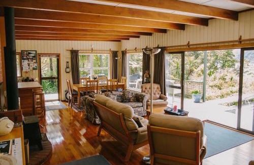 Penzance Bay Maison | Lanza Retreat - Penzance Bay, Tennyson Inlet Home