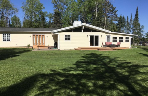 Side Lake Maison | Lap of Luxury on Little Sturgeon