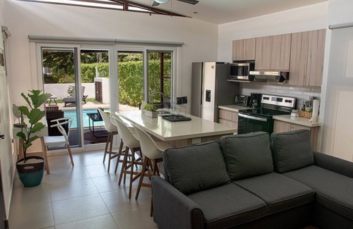 Barrio Ricos y Famosos Maison | Lapa Beach House * New House w/ Private Pool