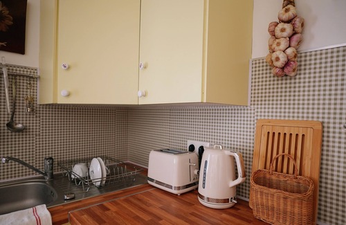 Montfavet Appartement | LaPetite Maison Abigail, Peaceful home in Avignon