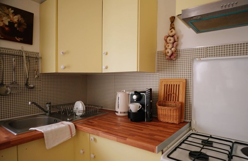 Montfavet Appartement | LaPetite Maison Abigail, Peaceful home in Avignon
