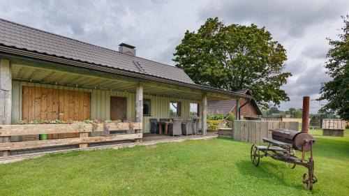 Haademeeste Maison | Lapite