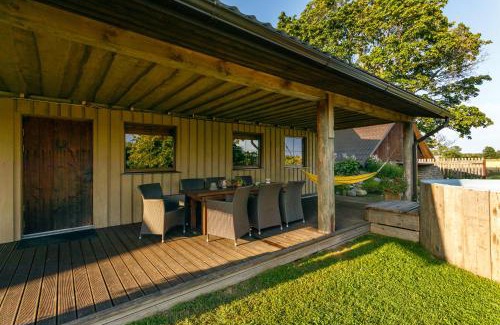 Haademeeste Maison | Lapite