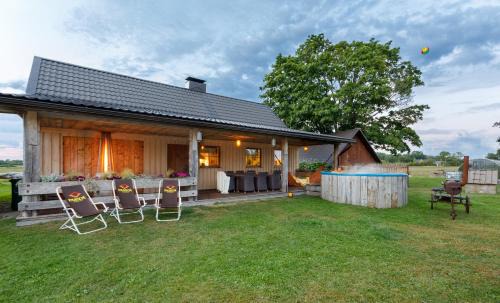 Haademeeste Maison | Lapite