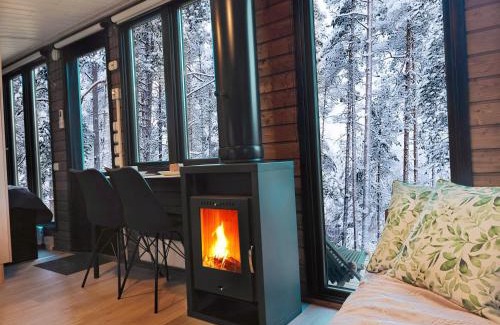 Kolari Chalet De Ski | Lapland Riverside Cabin 5 MUSTIKKA, Ylläs, Tiny Home with Sauna, Fireplace, Terrace, BBQ, Wifi, Ski, Fishing, Pets OK