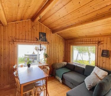 Mellanstrom Chalet De Ski | Laplandliv cabin on the lake with hottub