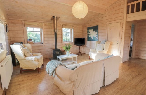Kirkbean Cottage | LAPWING LODGE, pet friendly, with open fire in Southerness