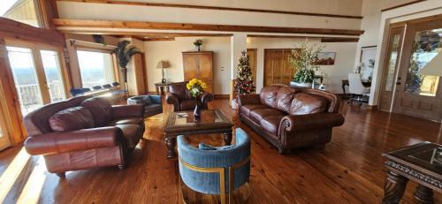 Manchester Maison | Laras Chateau at the Radio House, sleeps 30